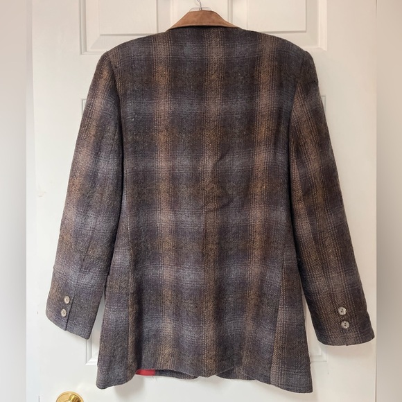 Vintage 90s Daniel Hechter Wool Blazer with Suede Collar 8 - Picture 9 of 16